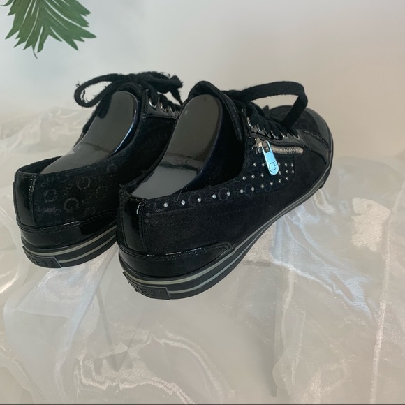 Guess Black Monogram zipper an d Leather Accent Flat Shoe! Size 10M - Picture 3 of 10